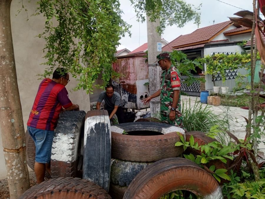 Komsos Bersama Warga, Babinsa Kampung Tengah Tekankan Kepedulian Lingkungan