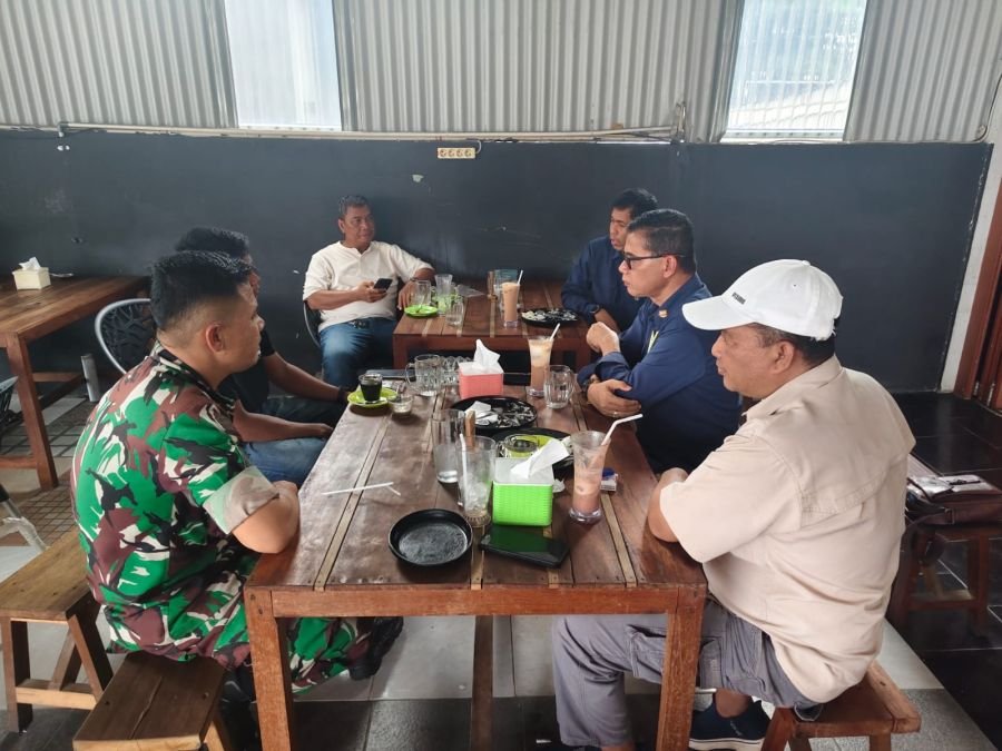Komsos Bersama Warga, Babinsa Lembah Damai Tekankan Pencegahan Kebakaran