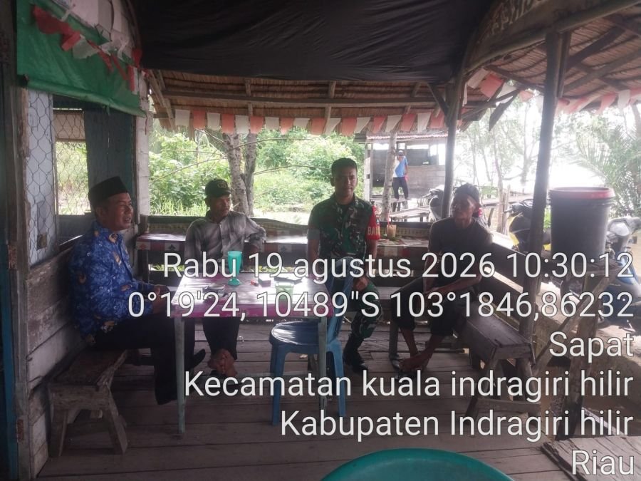 Komsos dan Monitoring Wilayah, Babinsa Koramil 04/Kuindra Sambangi Warga Sapat