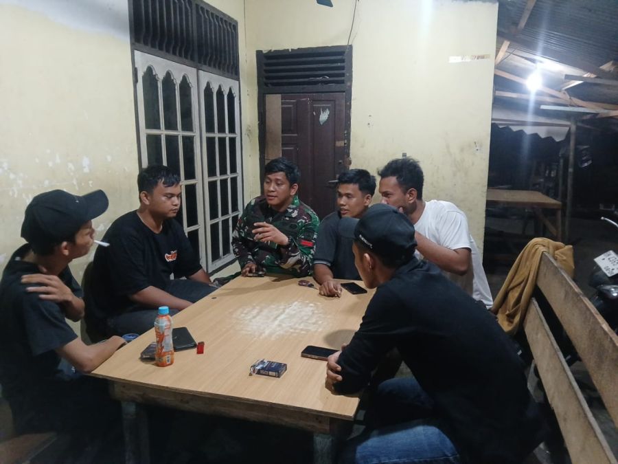 Komsos dan Patroli Malam, Babinsa Tanjung Rhu Bangun Sinergi Warga Jaga Kamtibmas