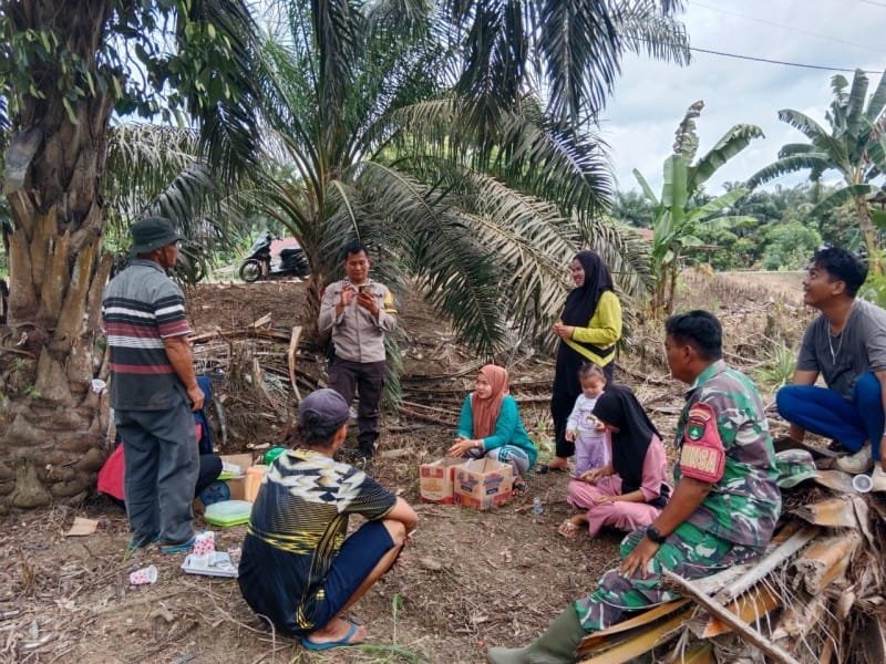 Komsos dan Pengawasan SDM Babinsa Koramil 09/Kemuning di Limau Manis Pererat Tali Silaturahmi