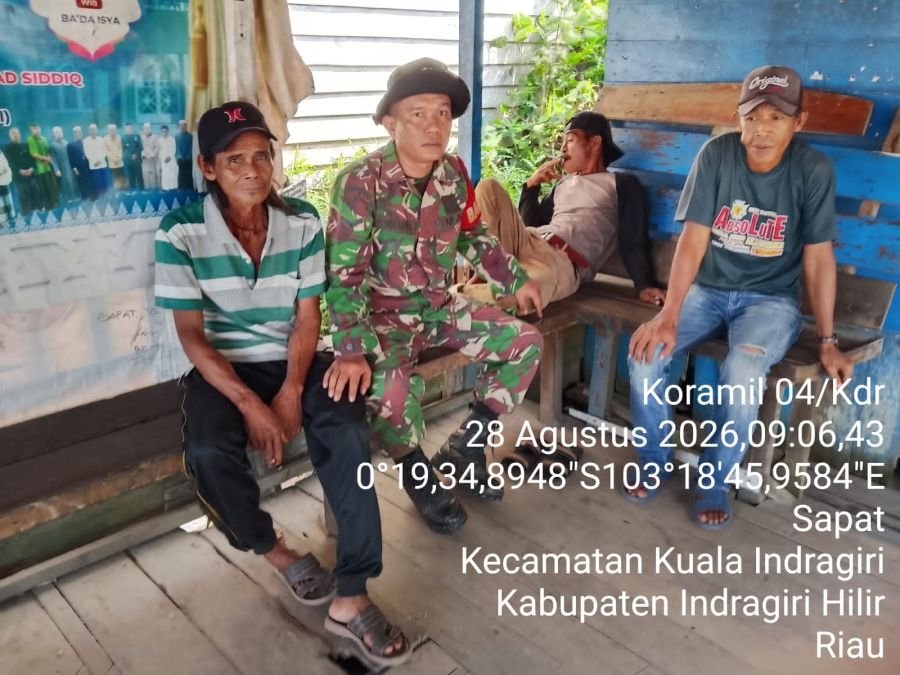 Komsos dan Pengawasan SDM, Babinsa Koramil 04/Kuindra Hadir di Tengah Masyarakat Sapat