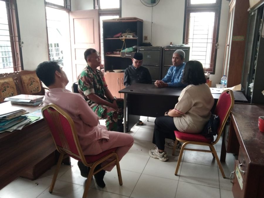 Komsos dengan Pengelola KDKMP, Babinsa Sri Meranti Bahas Penguatan Ekonomi Warga
