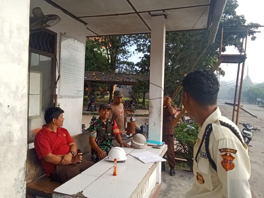 *Komsos Dengan Security, Babinsa Himbau Tingkatkan Keamanan*