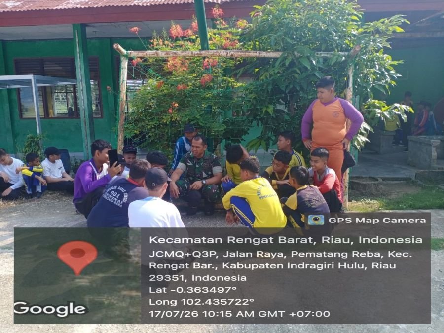 Komsos Dengan Siswa Sekolah MTS, Babinsa Koramil 01/Rengat Himbau Belajar Yang Serius