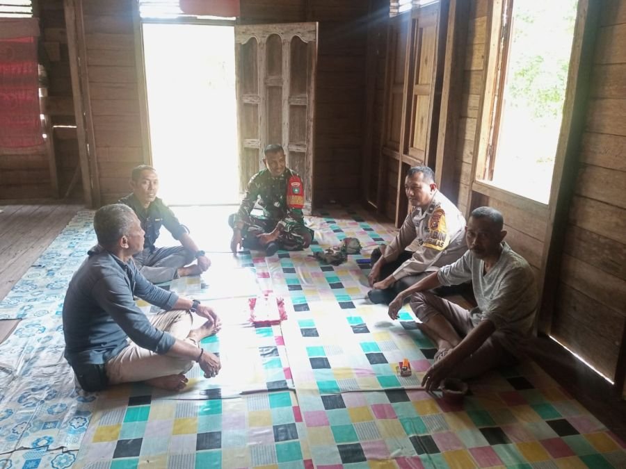 Komsos di Kampung Pancasila, Babinsa Koramil 06/Merbau Perkuat Kebersamaan Warga