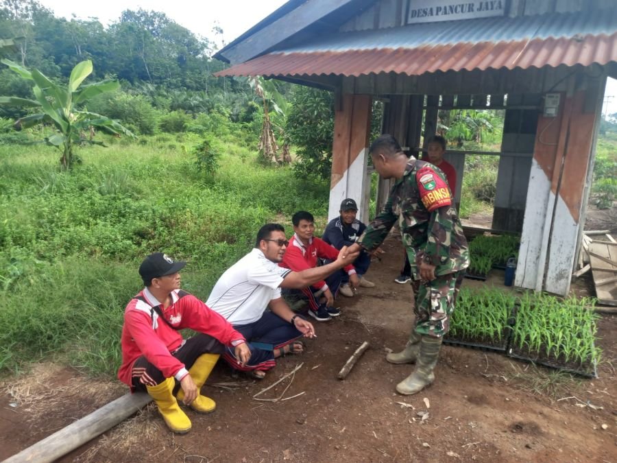 Komsos di Pancur Jaya, Serda Wondo Susilo Dekatkan TNI dengan Warga
