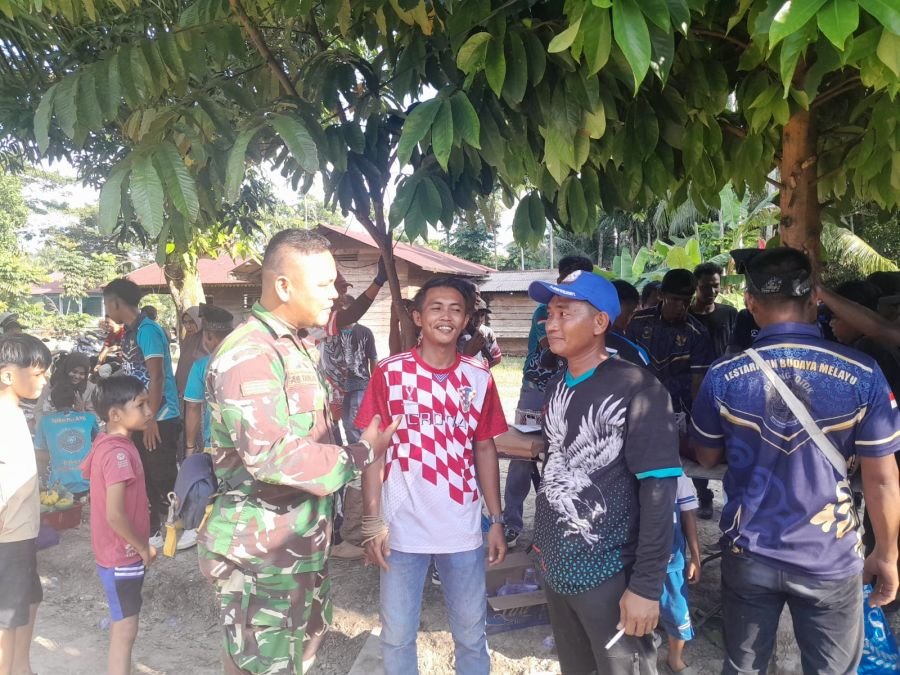Komsos di Teluk Lecah, Babinsa Rupat Tekankan Kepedulian Warga