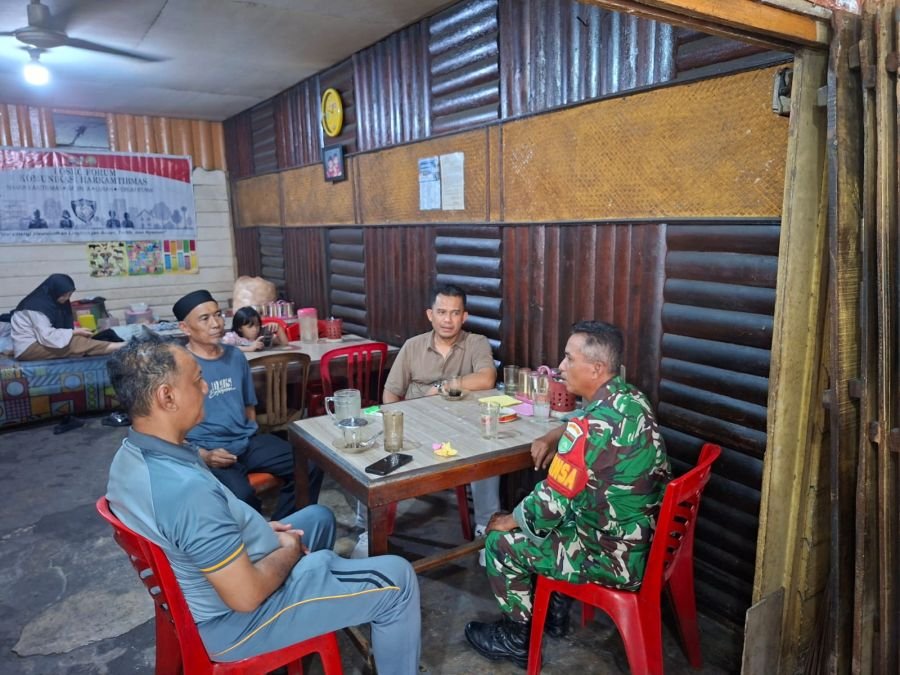 Komsos Humanis Babinsa di Warung Kopi, Bangun Kepedulian Warga terhadap Lingkungan