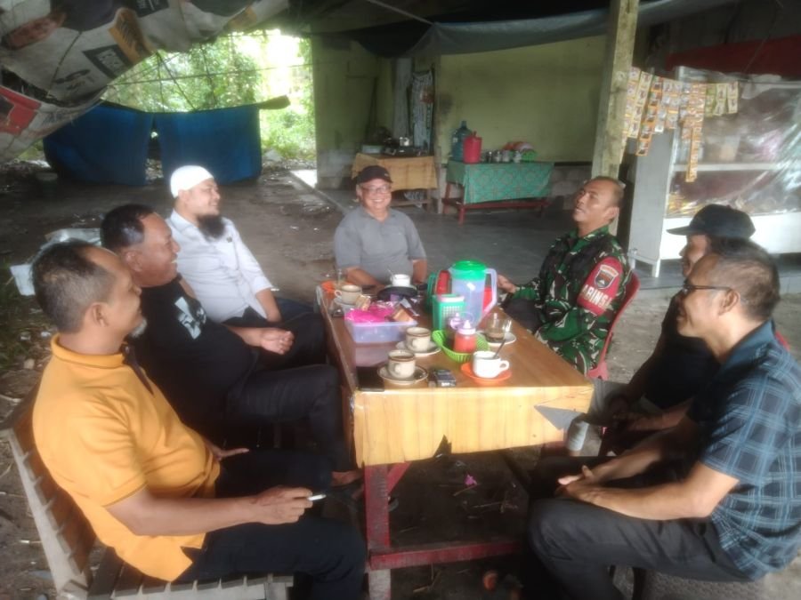 Komsos Humanis, Babinsa Koramil 02/Kota Edukasi Warga Soal Kesehatan Lingkungan