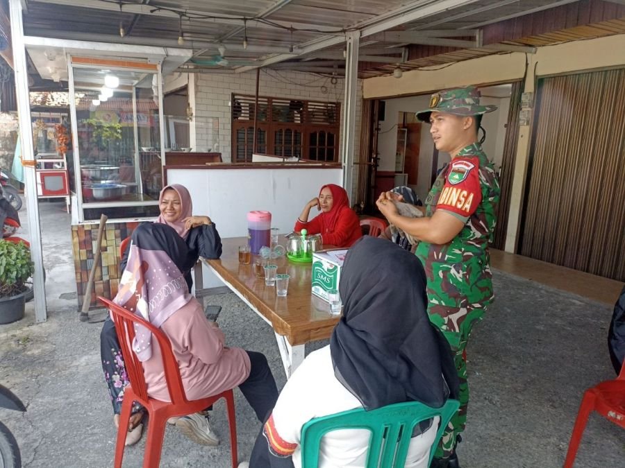Komsos Humanis, Babinsa Koramil 06/Sukajadi Jalin Kedekatan dengan Kader PKK