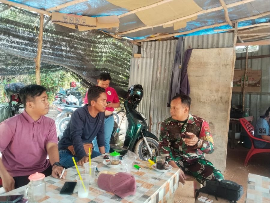 Komsos Humanis, Babinsa Serka Parjo Edukasi Warga Jaga Lingkungan dan Cegah Karhutla