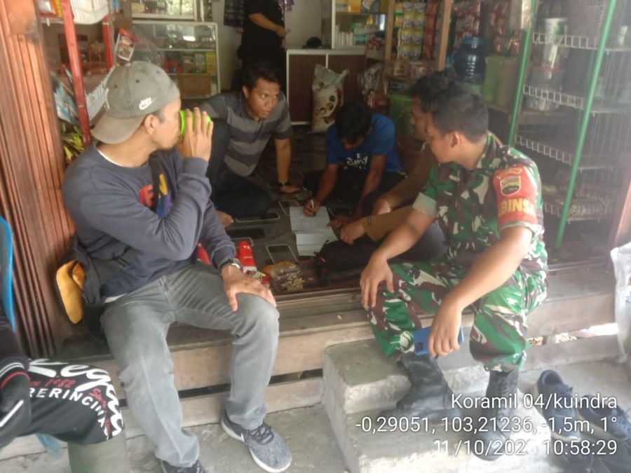Komsos Humanis di Tanjung Melayu, Babinsa 04/Kuindra dan Warga Sepakat Ciptakan Wilayah Kondusif