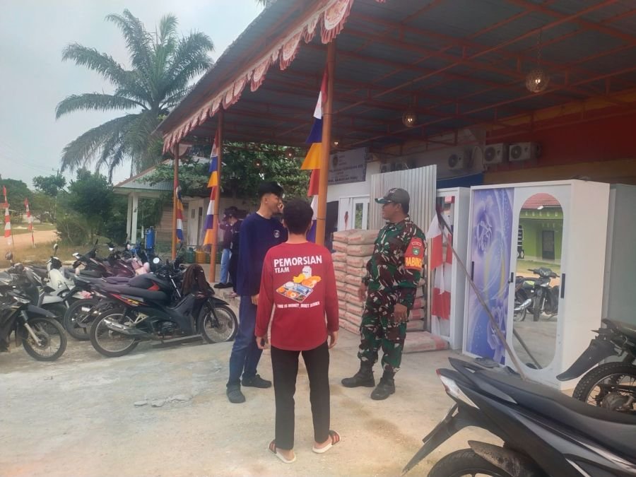 Komsos Jadi Sarana Silaturahmi, Babinsa Koramil 05/Bukit Batu Ajak Warga Perkuat Keamanan Desa
