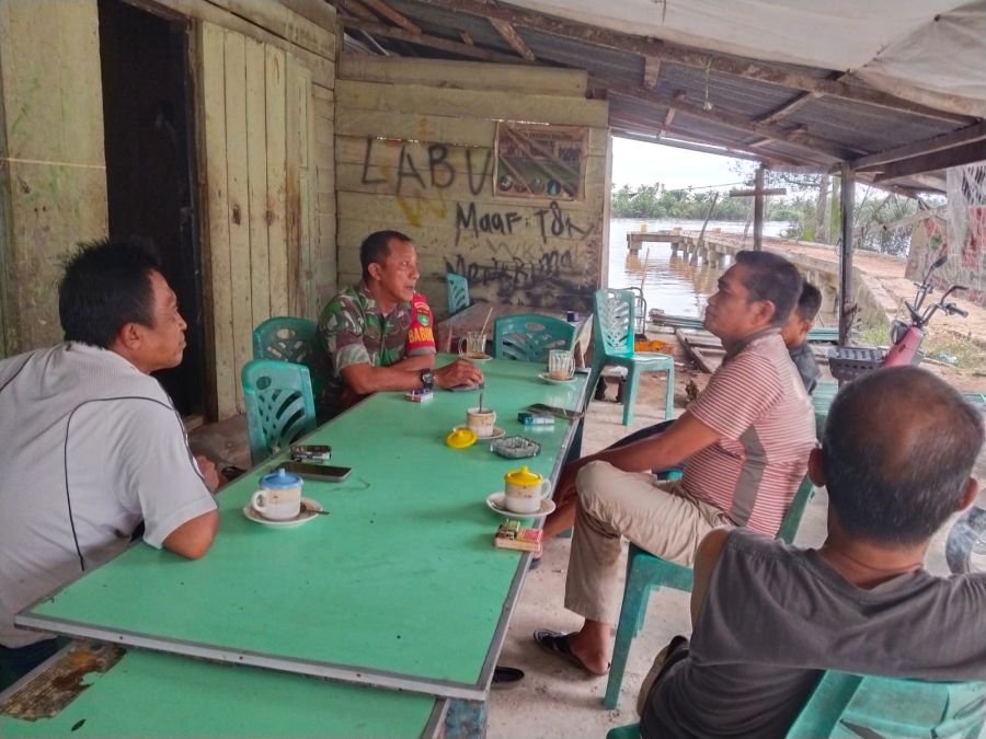 Komsos Pagi di Sanglar, Cara Humanis Babinsa 07/Reteh Jaga Kemanunggalan Bersama Warga Binaan