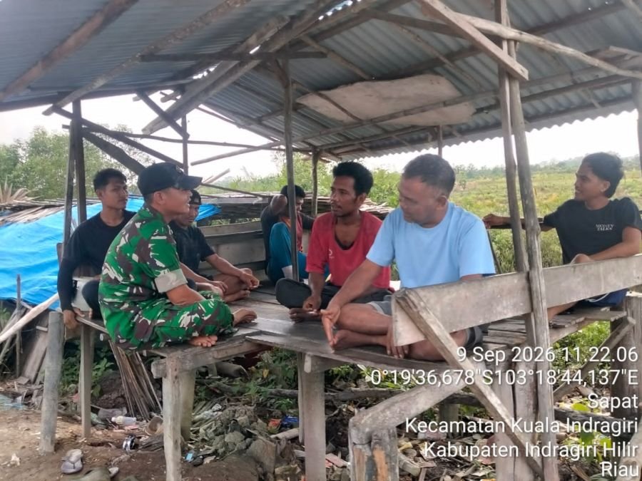 Komsos Rutin Babinsa Koramil 04/Kuindra, Edukasi Warga Sapat Cegah Karhutla