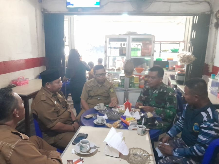 Komsos Santai Danramil 07/Reteh Bersama Forkopimcam Bahas Kondisi Wilayah Reteh