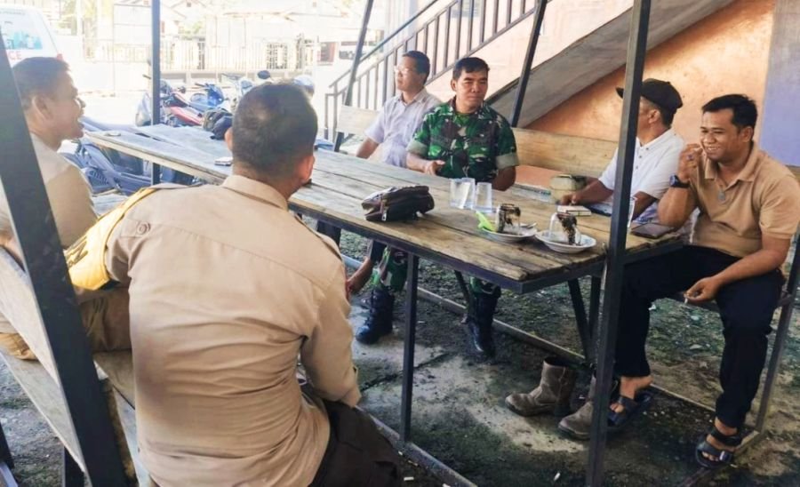 Komsos, Serka Dedy Junianto temui Warga di Warung Kopi 
