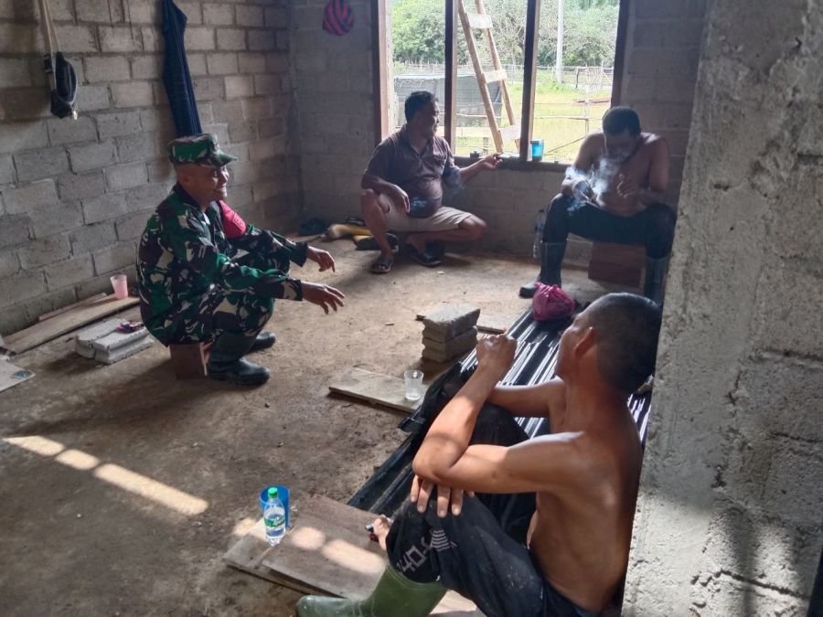 Komsos TNI Perkuat Keamanan dan Solidaritas Warga Desa Desa Tanjung Pisang Kuansing