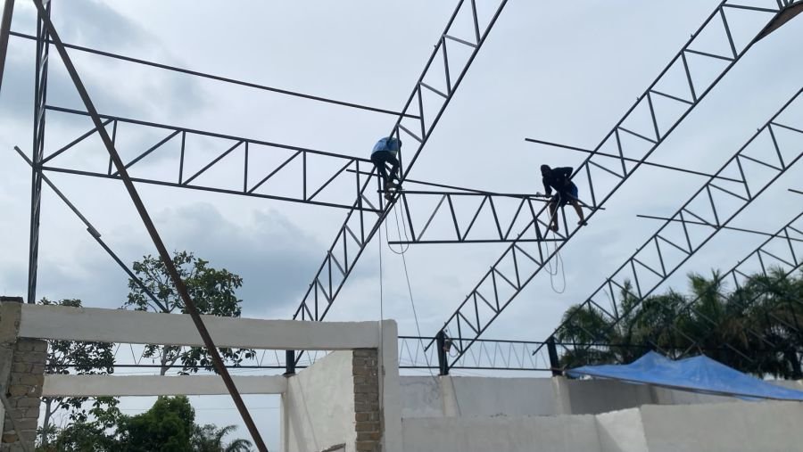 Konstruksi KDKMP Sikijang Bergerak, Pemasangan Kuda-Kuda BRC-1 Mulai Dikerjakan