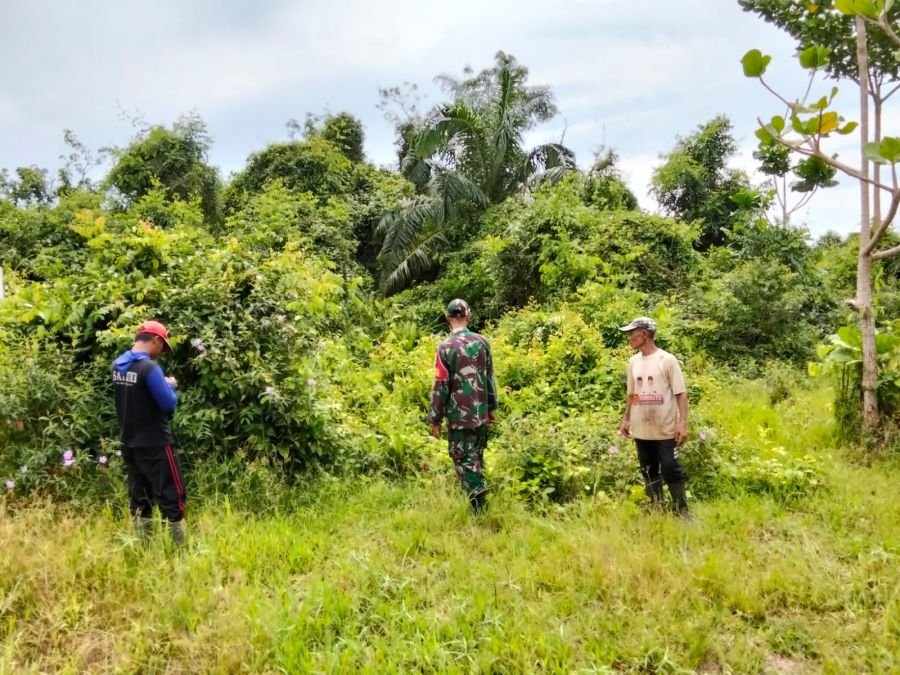 Kopda Karman melakukan Laksanakan Patroli Cegah Karhutla di Desa Sonde