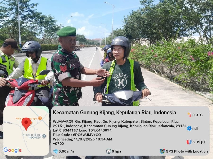 Kopka Heru Sutradi Babinsa Gunung Kijang Himbau Pekerja PT. BAI Tertib Berlalu Lintas