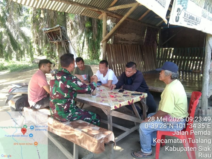 Kopka Togi Sitorus, Babinsa Koramil 04/Perawang, Komsos dengan warga Kp Perawang Barat