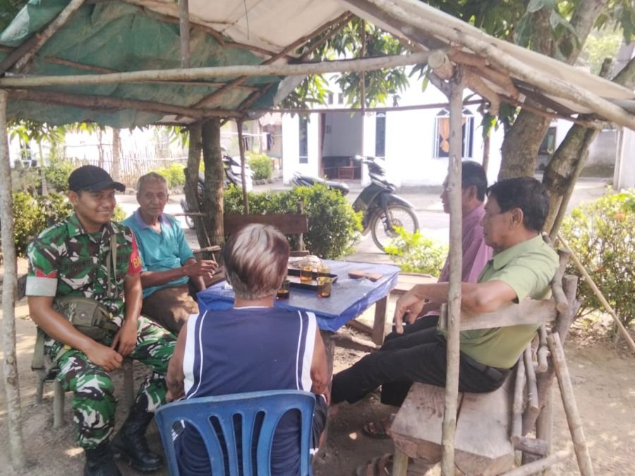 Koptu Budiono Perkuat Komunikasi Warga Desa Tulang Lewat Komsos