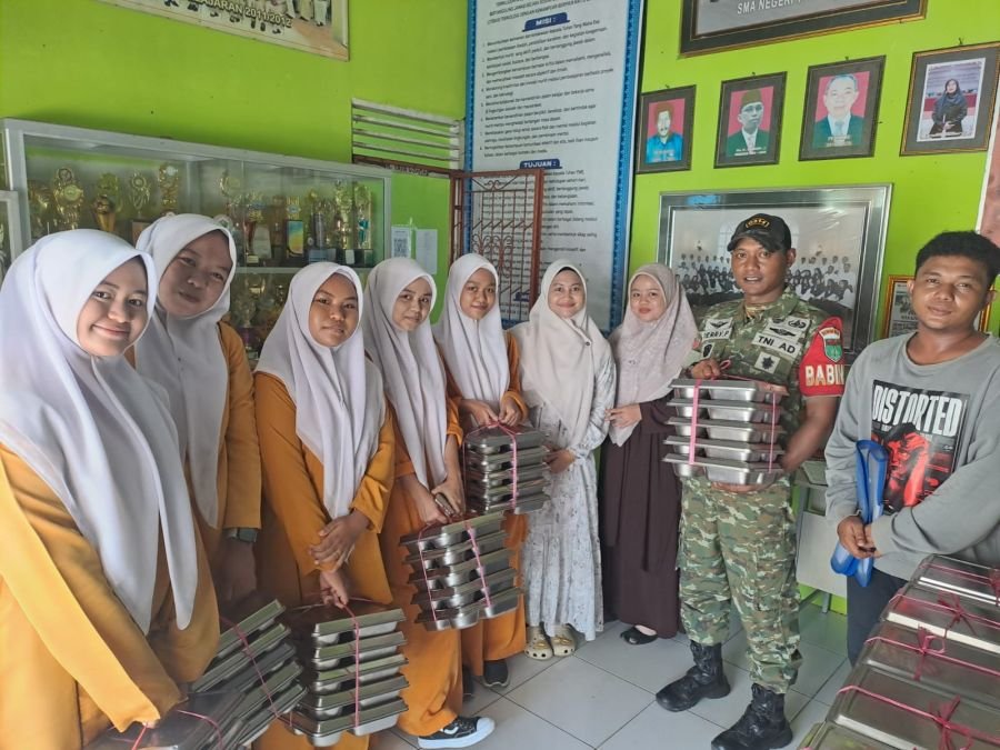Koptu Deri Perdana Dampingi Penyaluran Makan Bergizi Gratis bagi Ribuan Pelajar di Kecamatan Kateman