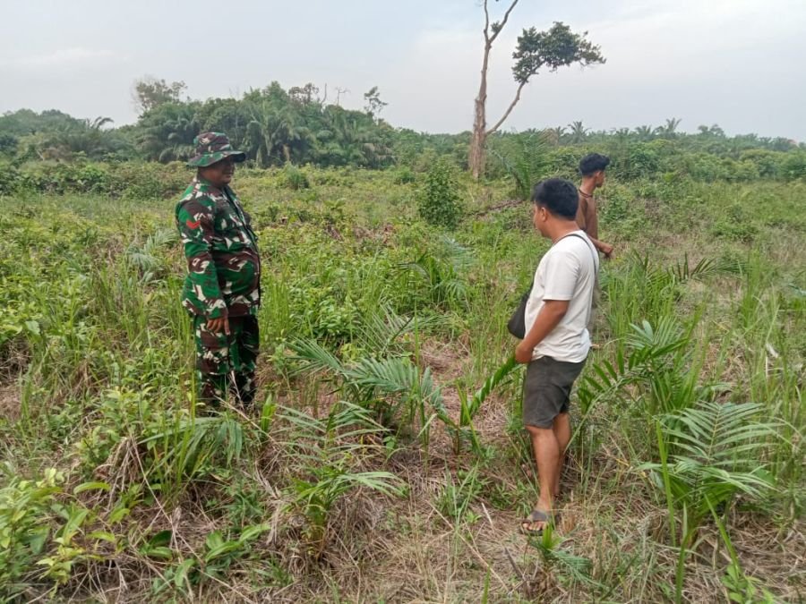 Koptu Erwinsyah Bergerak Bersama Warga Cegah Karhutla