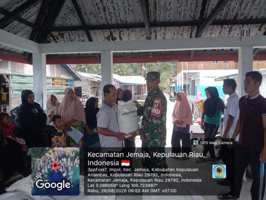 Koptu Fian Hendratmo Dampingi Penyaluran Bantuan Beras untuk 55 KPM di Desa Impol