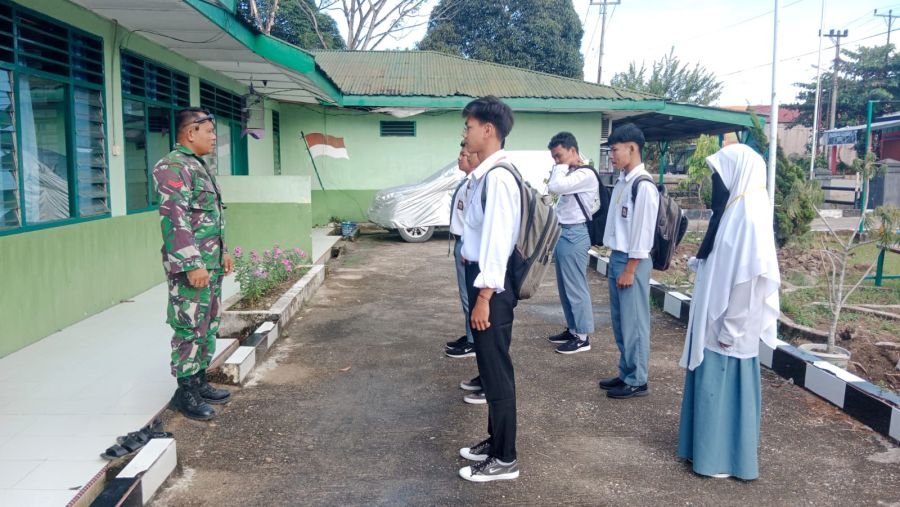 Koptu Irwan Berikan Pengarahan dan Motivasi kepada Siswa PKL di Koramil 06/Cerenti