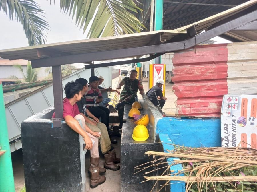 Babinsa Inuman Serap Aspirasi Buruh Sawit di Lebuh Lurus