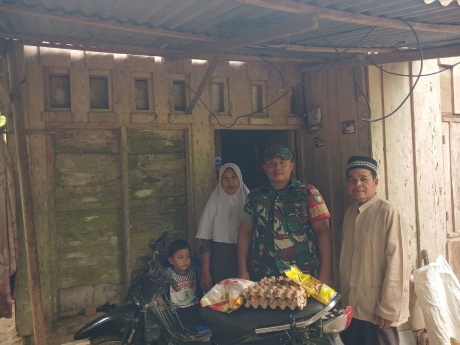Koptu Irwan Peduli Sesama, Salurkan Bantuan Sembako kepada Warga Desa Pasar Inuman