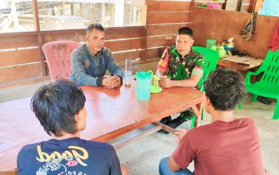 Koptu Jantri Istani Melaksanakan Komsos di Warung Kopi