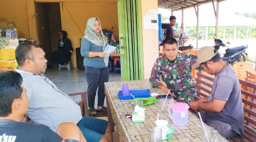Koptu Mashuda Komsos bersama Warga