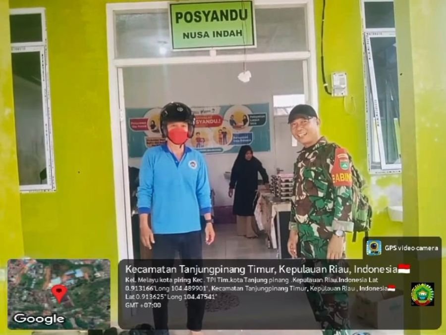 KORAMIL 01/KOTA – BABINSA KelELURAHAN MELAYU KOTA PIRING PANTAU PENDISTRIBUSIAN MBG DI POSYANDU