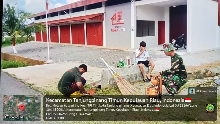 Koramil 01/Kota.Babinsa kelurahan Melayu kota piring bersinergi bersama Warga menjaga dan meraw