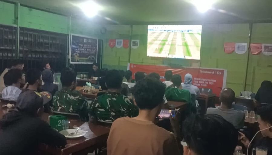 Koramil 01/Rengat dan Warga Nobar Piala Dunia, Kebersamaan Makin Solid