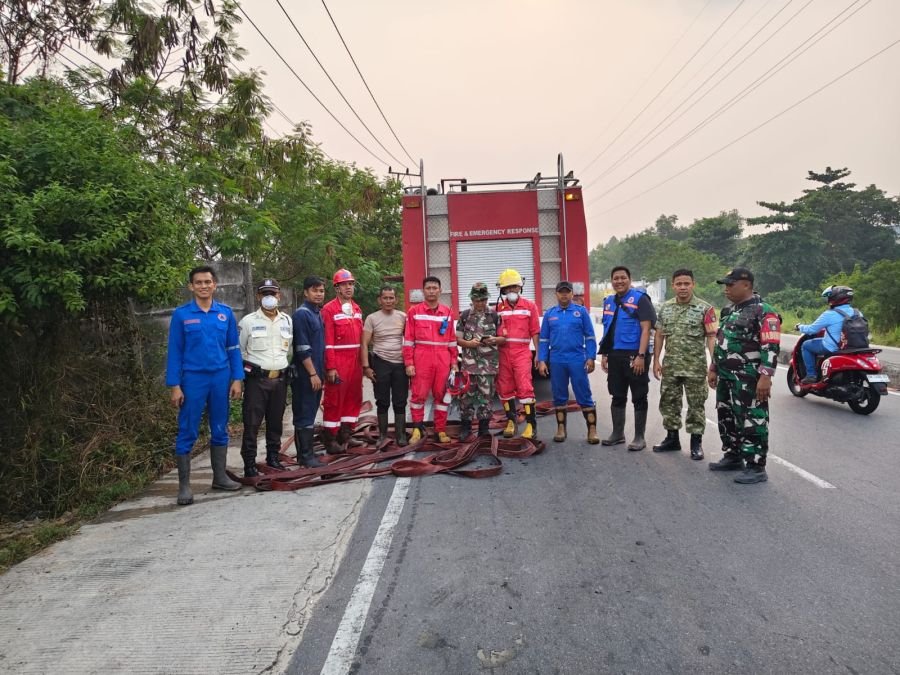 Koramil 01/Rumbai Gerak Cepat Padamkan Karhutla, Api Berhasil Dikendalikan