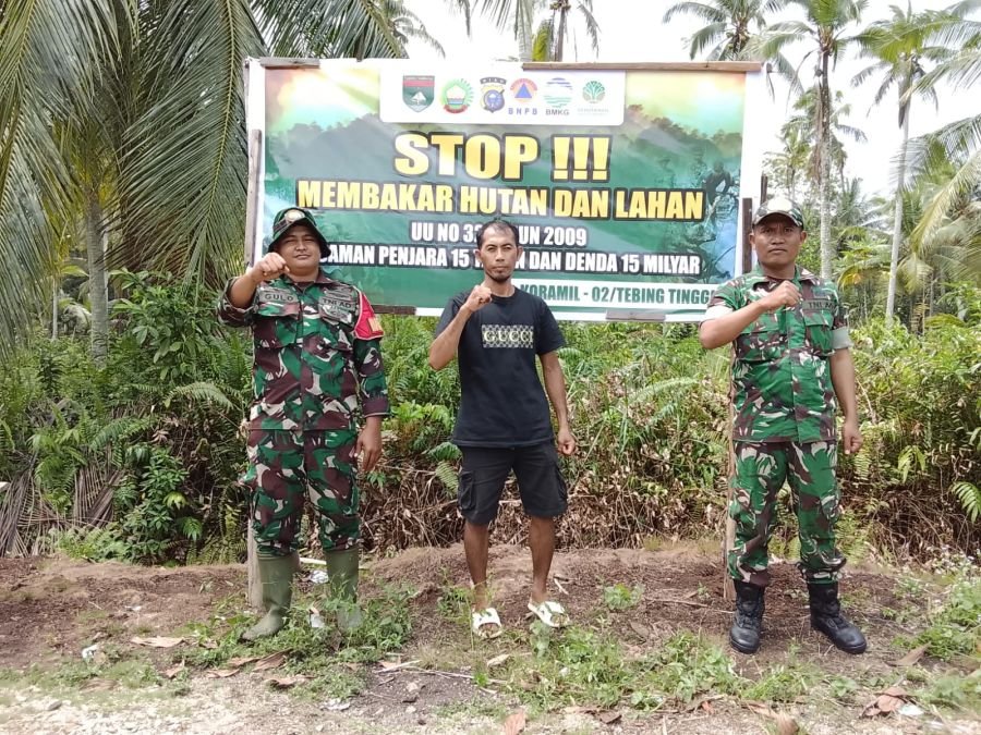 Koramil 02 Tebing Tinggi Pasang Baleho Imbauan di Desa Citra Damai Kecamatan Rangsang