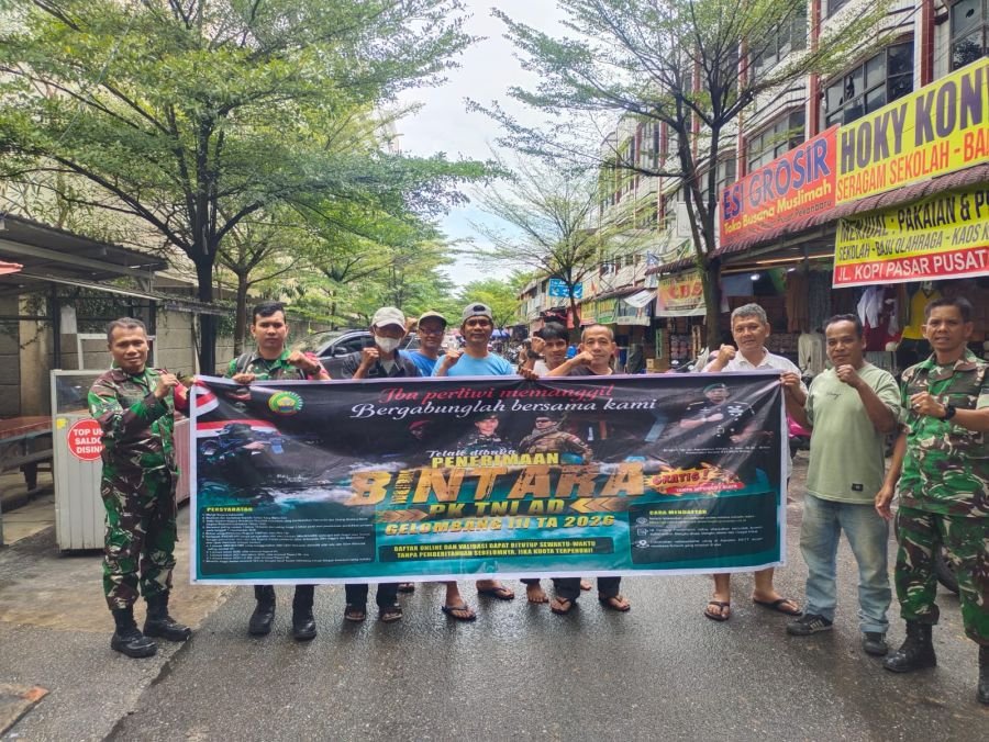 Koramil 02/Kota Gencarkan Sosialisasi Rekrutmen TNI AD Gratis di Pasar Pusat Pekanbaru