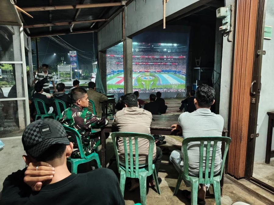 Koramil 02/KT dan Warga Semarakkan Nobar Semifinal Piala Dunia 2026