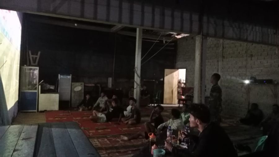Koramil 02/KT dan Warga Semarakkan Nobar Piala Dunia 2026