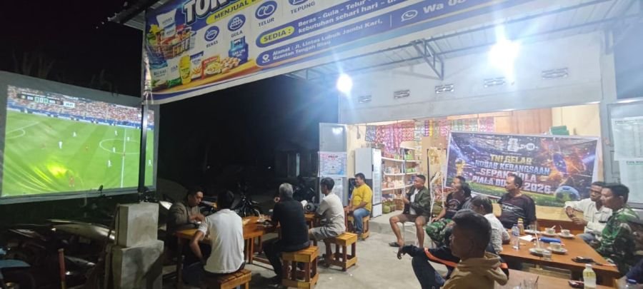 Koramil 02/KT Nobar Piala Dunia, Pererat Kebersamaan dengan Warga