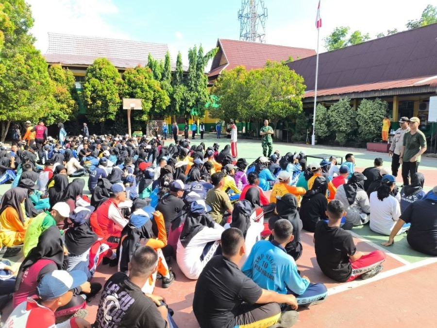 Koramil 03/Senapelan Bentuk Karakter Pelajar melalui Pelatihan PBB dan Wawasan Kebangsaan