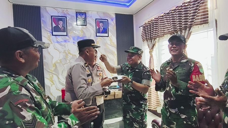 Koramil 03/Tempuling Perkuat Sinergi TNI-Polri di HUT Bhayangkara Ke-80 Di Polsek Tempuling