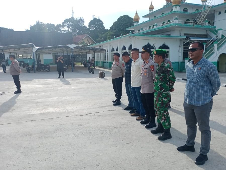 Koramil 04/Dabo, Kodim 0315/TPI, Turun Langsung Bantu Pengamanan Pawai Takbir Idul Adha.