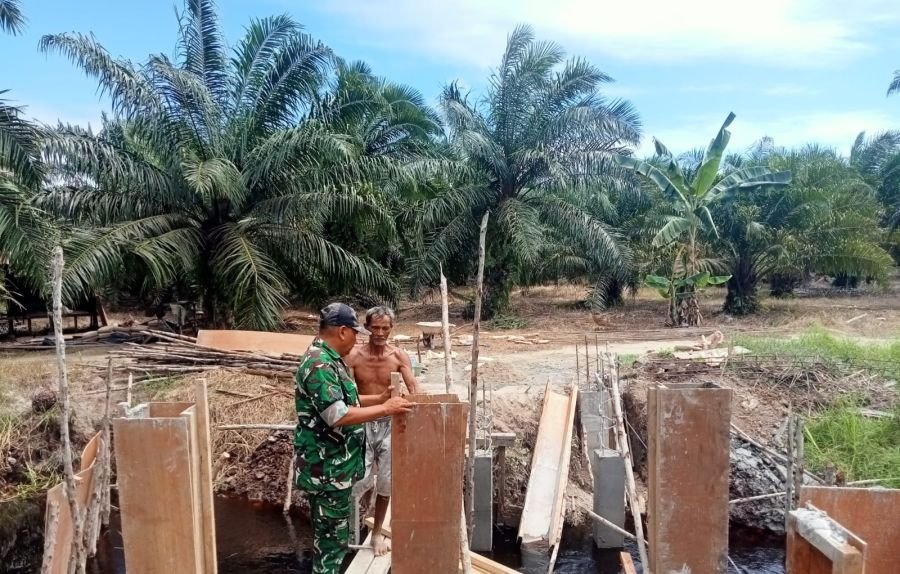 Koramil 04/Kubu Lanjutkan Pembangunan Jembatan Garuda, Progres Capai 30 Persen