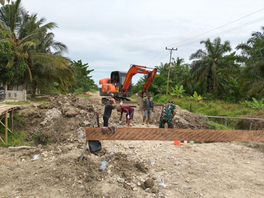Koramil 04/Kubu Turun Langsung, Jembatan Garuda Mulai di Bangun.